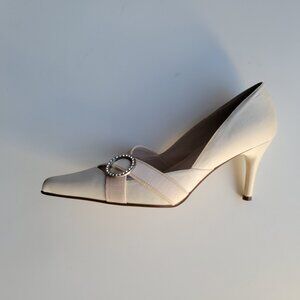 NEVER WORN Womens Anne Klein heel in champagne size 7.5M